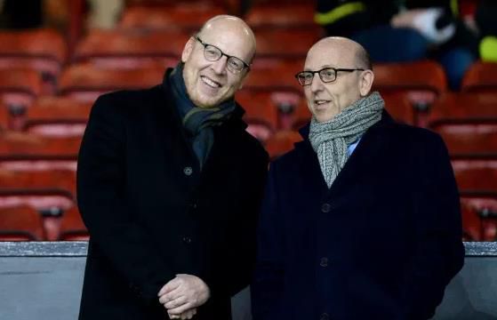 talkSPORT：曼联决定不触发瓦拉内合同中延长一年的选项英媒talkSPORT的报道，曼联已经决定不触发瓦拉内合同中延长一年的选项，在今年夏天成为自由球员之前，瓦拉内现在就可以自由地和海外俱乐部谈判以及预签合同。